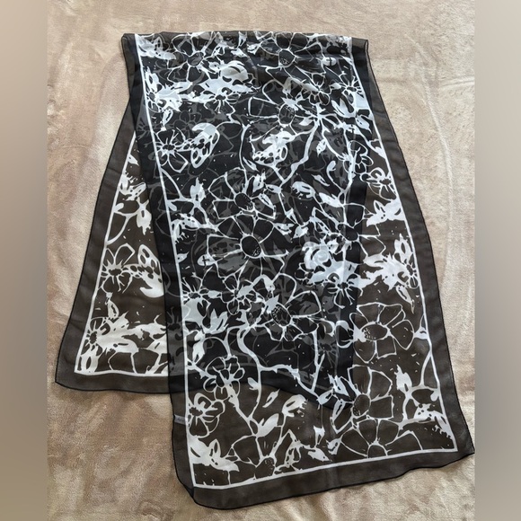 Hua Yi Sha Accessories - Floral Pattern Silk Blend Black & White Double Sided Sheer Fringed Scarf NWOT